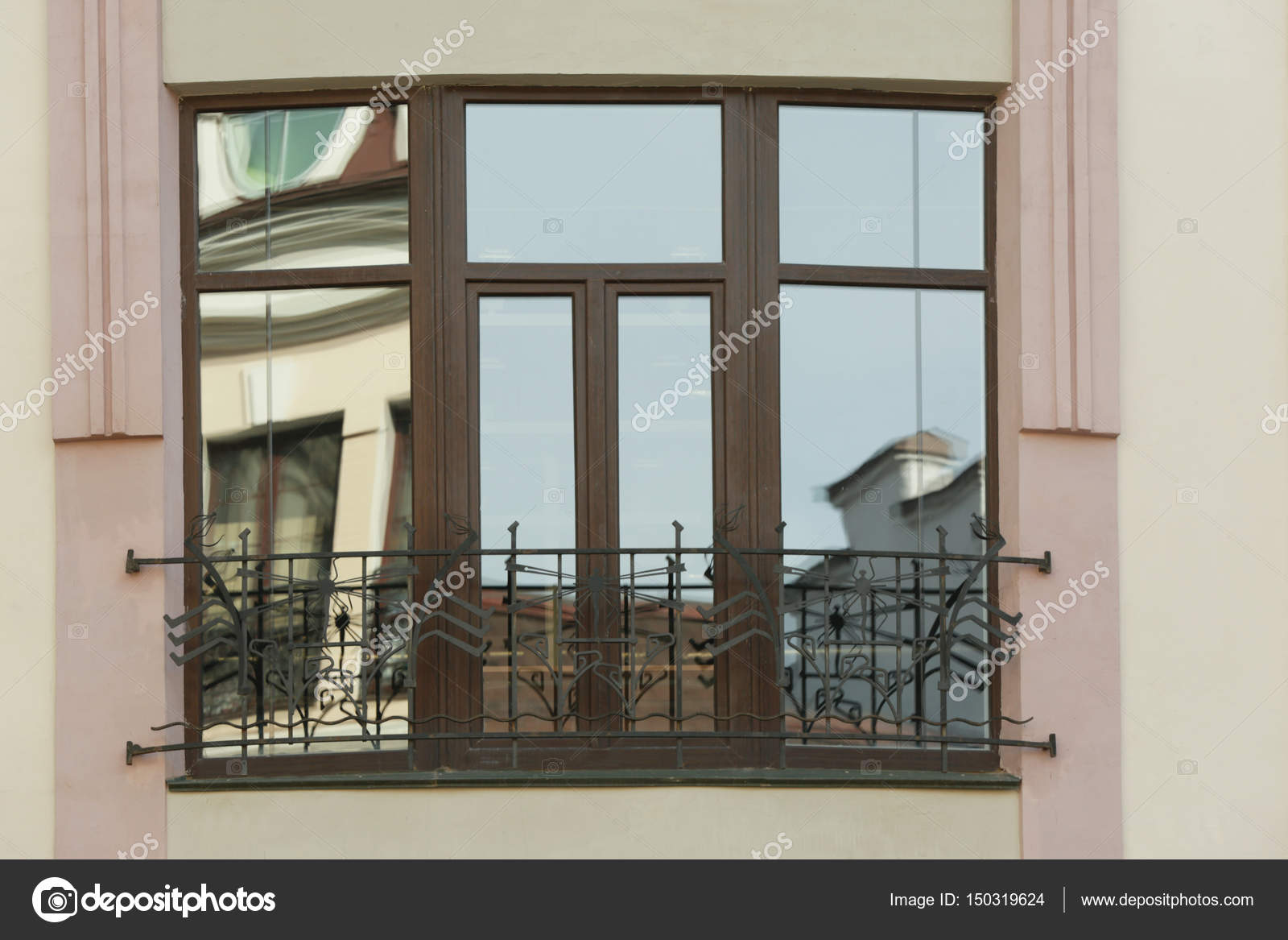 Imágenes ventanas de forja Ventana de plástico marrón