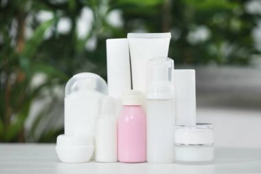 boş Kozmetik Şişeler