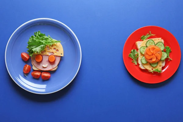 Platos con sándwiches divertidos — Foto de Stock