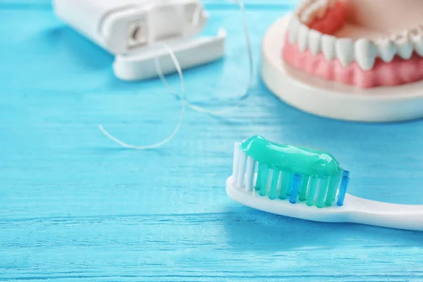 Tandborste med klistra in närbild — Stockfoto