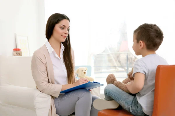 Young child psychologist working with little boy — Stock Photo, Image