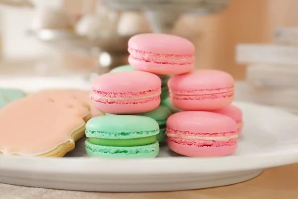 Smakelijke kleurrijke macarons — Stockfoto