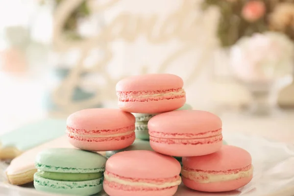 Smakelijke kleurrijke macarons — Stockfoto