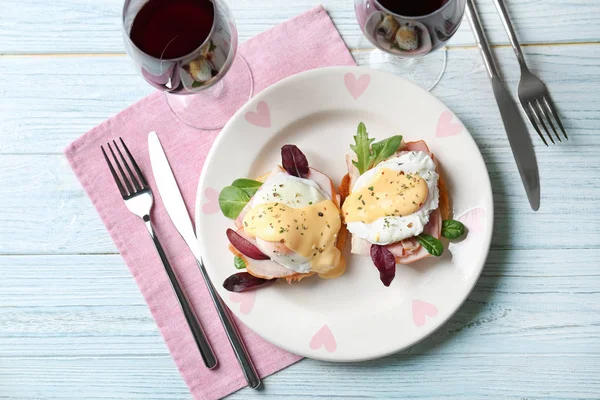 Oeufs savoureux Benedict — Photo