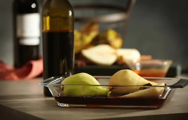 Pears with wine and spices — Stock Photo, Image