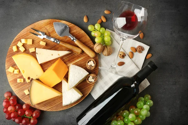 Samenstelling van heerlijke kaas — Stockfoto