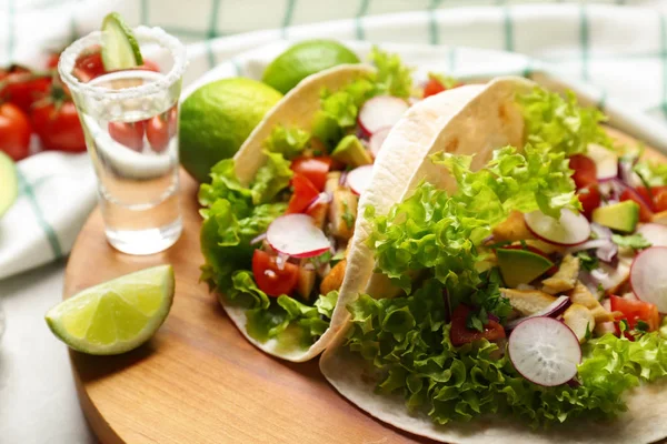 Deliciosos tacos con tequila — Foto de Stock