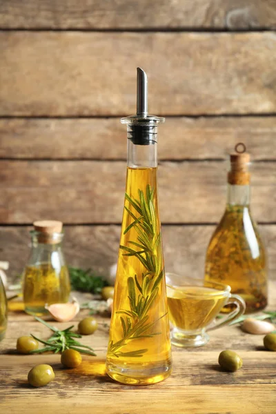 Olive oil with spices — Stock Photo, Image