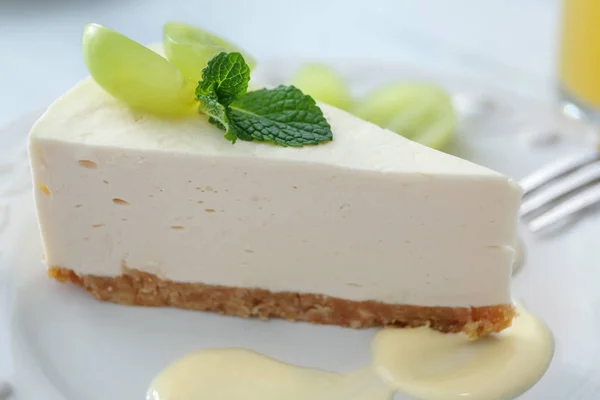 Νόστιμο cheesecake φέτα με σταφύλια — Φωτογραφία Αρχείου