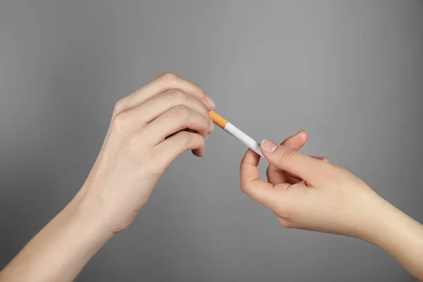 Female hand taking offered cigarette — Stock Photo, Image