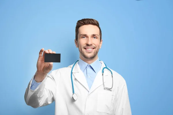 Male doctor with business card — Stock Photo, Image