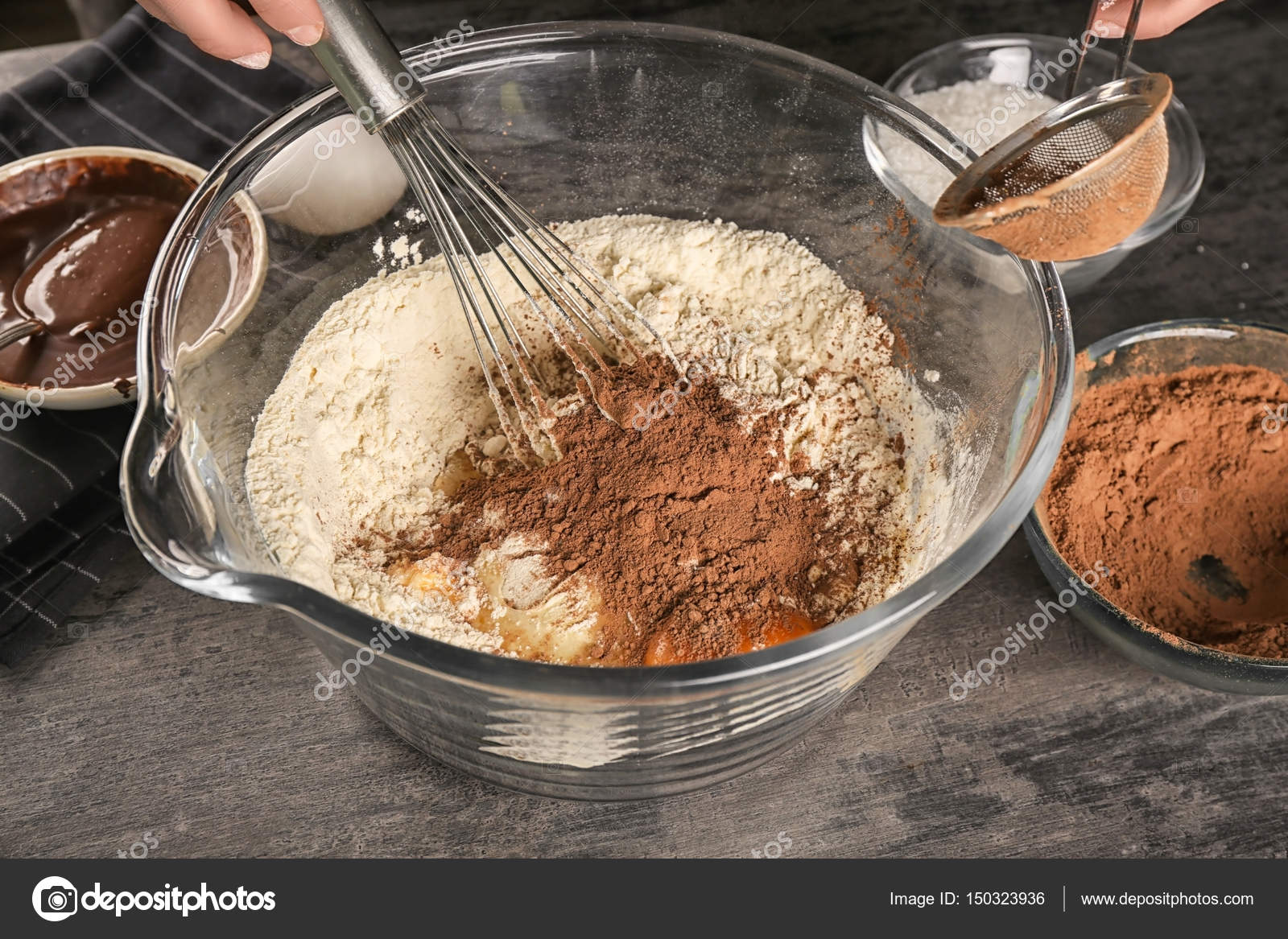 Масло сливочное для смазывания. Добавляем в муку растительное масло. Слоеное тесто. Добавляем в муку растительное масло. Какое масло добавляют в тесто.