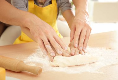 Baba ve oğul portre evde, yemek