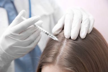 Kadın ziyaret dermatolog