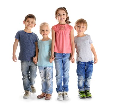 Beyaz arka planda sevimli küçük çocuklar.