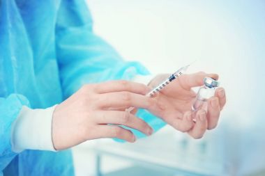 Doktor clinuc şırınga