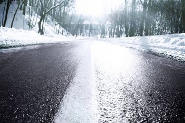 Kış yol şehir dışında