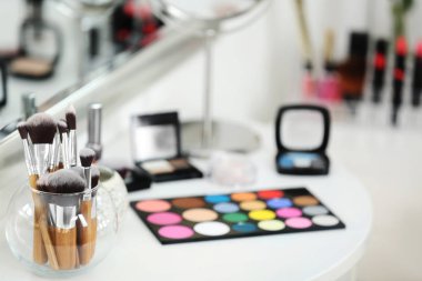 Dekoratif kozmetik kümesi 