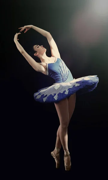 Pemuda cantik menari balerina — Stok Foto