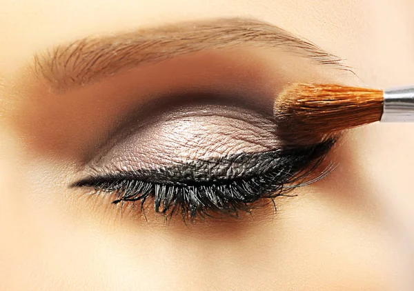 Mooie make-up met eyeliner — Stockfoto