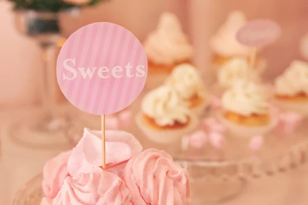 Mesa bonita com doces — Fotografia de Stock