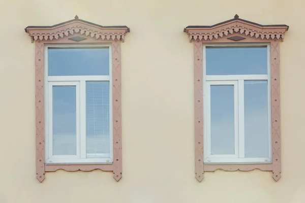 Ventanas vintage con pared de luz — Foto de Stock