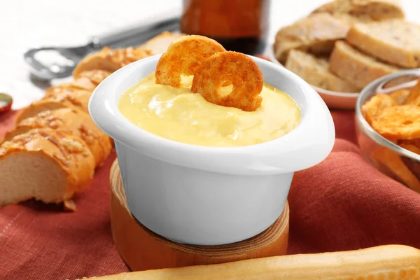 Miska z dip cheese piwa — Zdjęcie stockowe