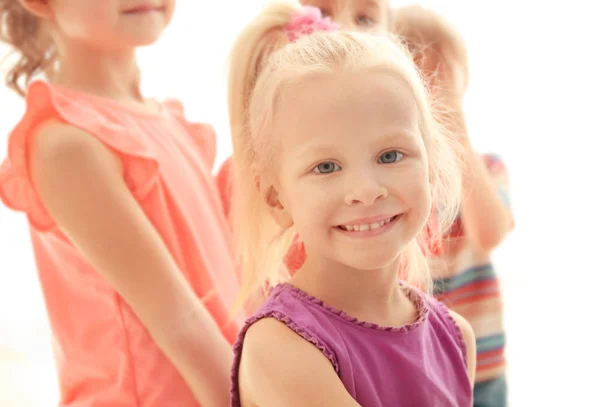 Schattige kleine kinderen op witte achtergrond — Stockfoto