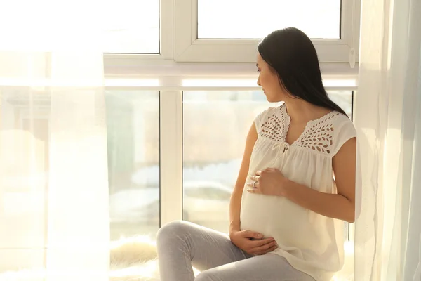 Embarazada asiático mujer — Foto de Stock