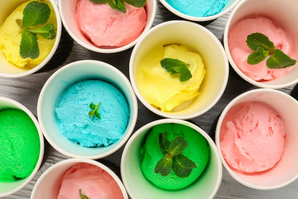 Ice cream collection i pappersmuggar — Stockfoto