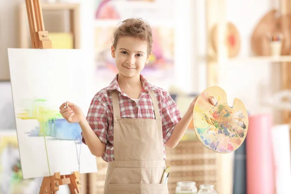 Lindo artista pequeño cuadro de pintura —  Fotos de Stock