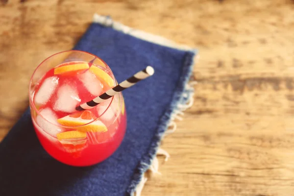 Освіжаючий коктейль з грейпфрутом — стокове фото