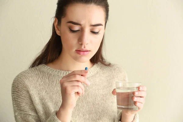 Young woman taking pill — Stock Photo, Image