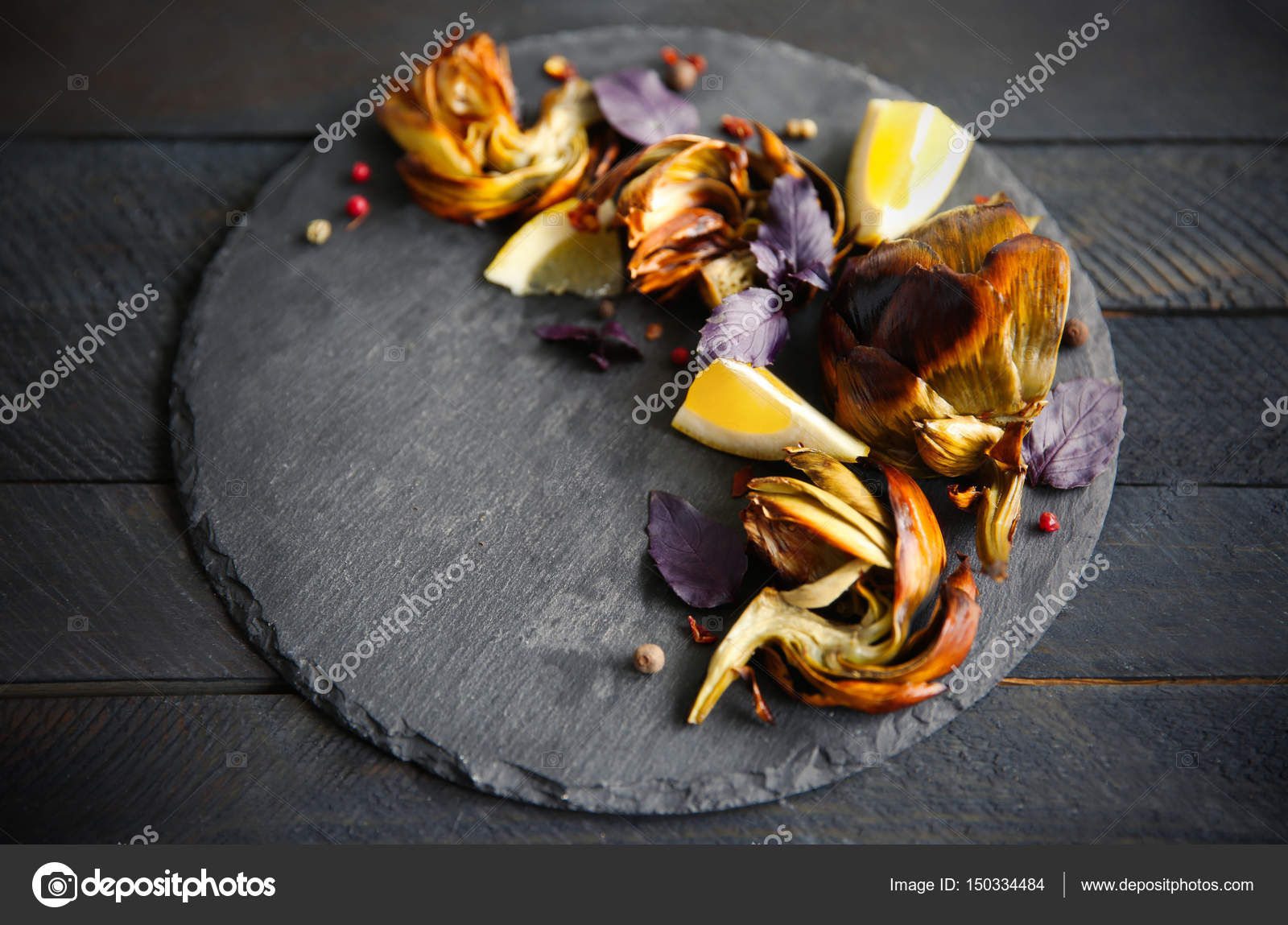 Baked artichokes with spices — Stock Photo © belchonock 150334484