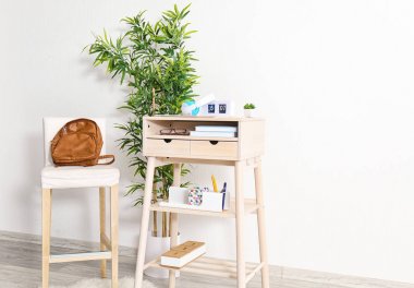 Odada sandalye ile yüksek Danışma