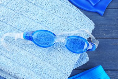 Yüzme için renkli aksesuarlar