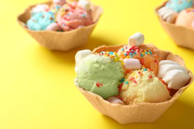 farklı dondurma ve marshmallow 