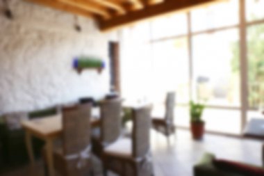 Modern restoranın içinde.