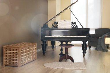 Piyano boş klasik odada