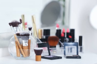 Dekoratif kozmetik kümesi 