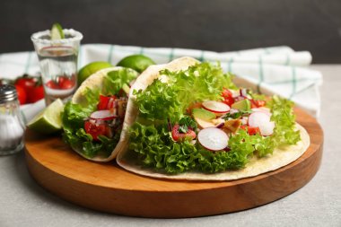 tekila kireç ile lezzetli tacos 