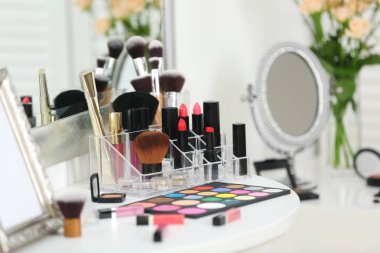 Dekoratif kozmetik kümesi