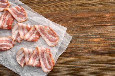 Kızarmış domuz pastırması şeritler