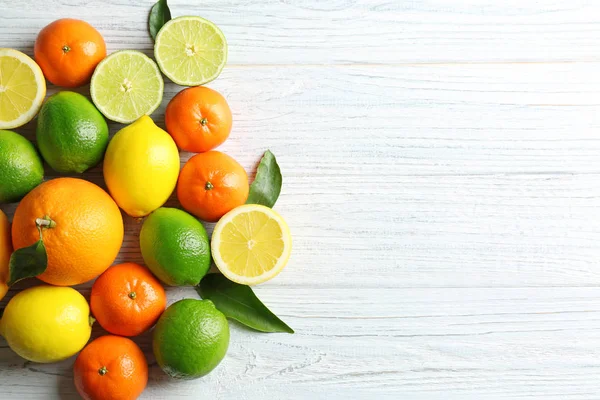 Hermosa composición de frutas tropicales —  Fotos de Stock