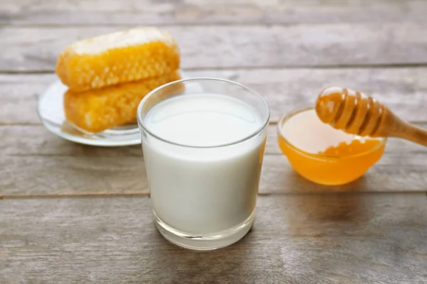 Sammansättning av mjölk och honung — Stockfoto