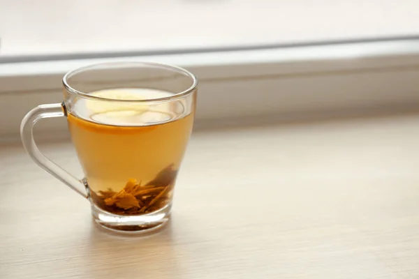 Cup of tea on windowsill — Stock Photo, Image