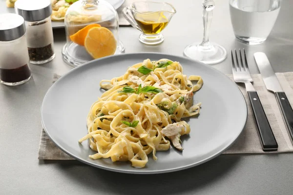 Lahodné italské těstoviny — Stock fotografie