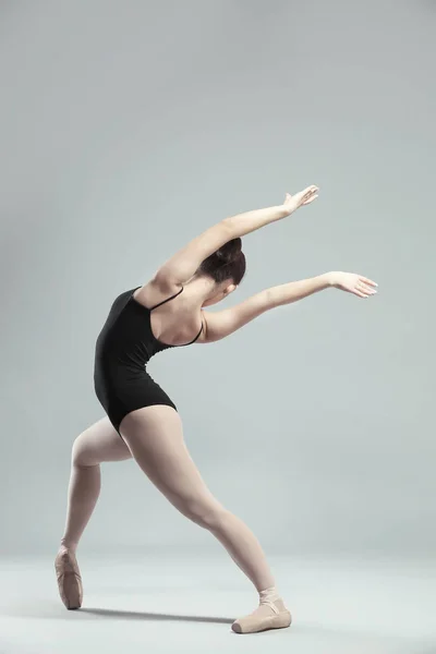 Jonge mooie Ballerina dansen — Stockfoto