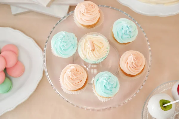 Bellissimi cupcake gustosi — Foto Stock