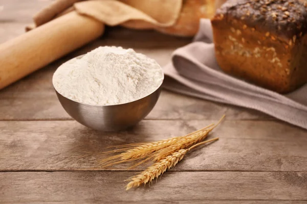 Bowl of white flour — Stock Photo, Image